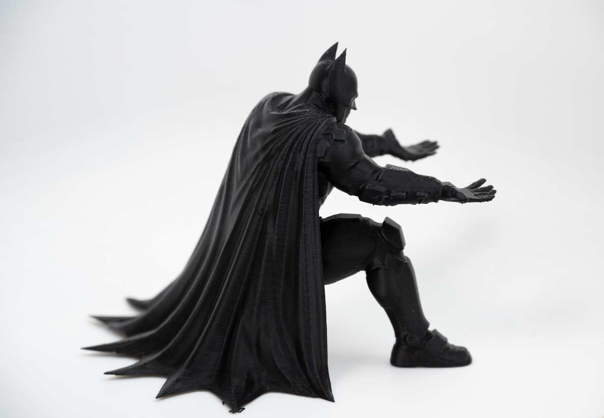 Bat inspired pen holder showing horizontal pencil support